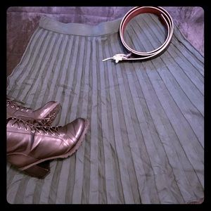 Pleated Stretch Midi Length Skirt 🖤